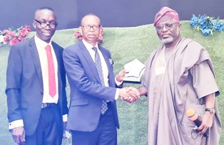New awards to NCC, Danbatta underscore significance of telecom contribution  to Nigeria&#39;s GDP – Business Traffic
